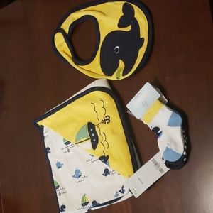 Gymboree 3 pc set. Reversible blanket, Reversible Bib, & 2 pair socks. NWT.